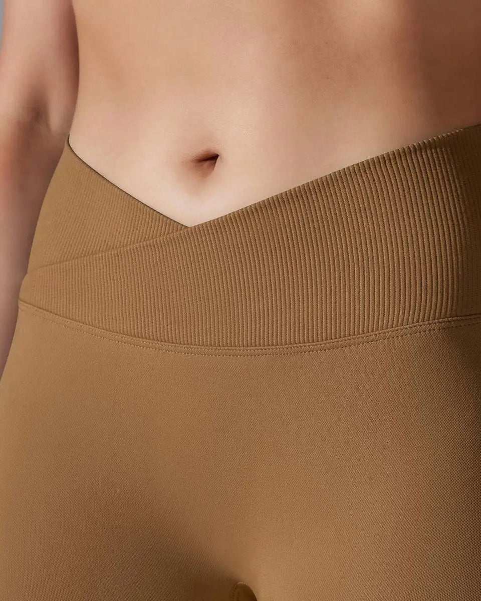 Signature V-Waist Scrunch Leggings vrshAMBITION