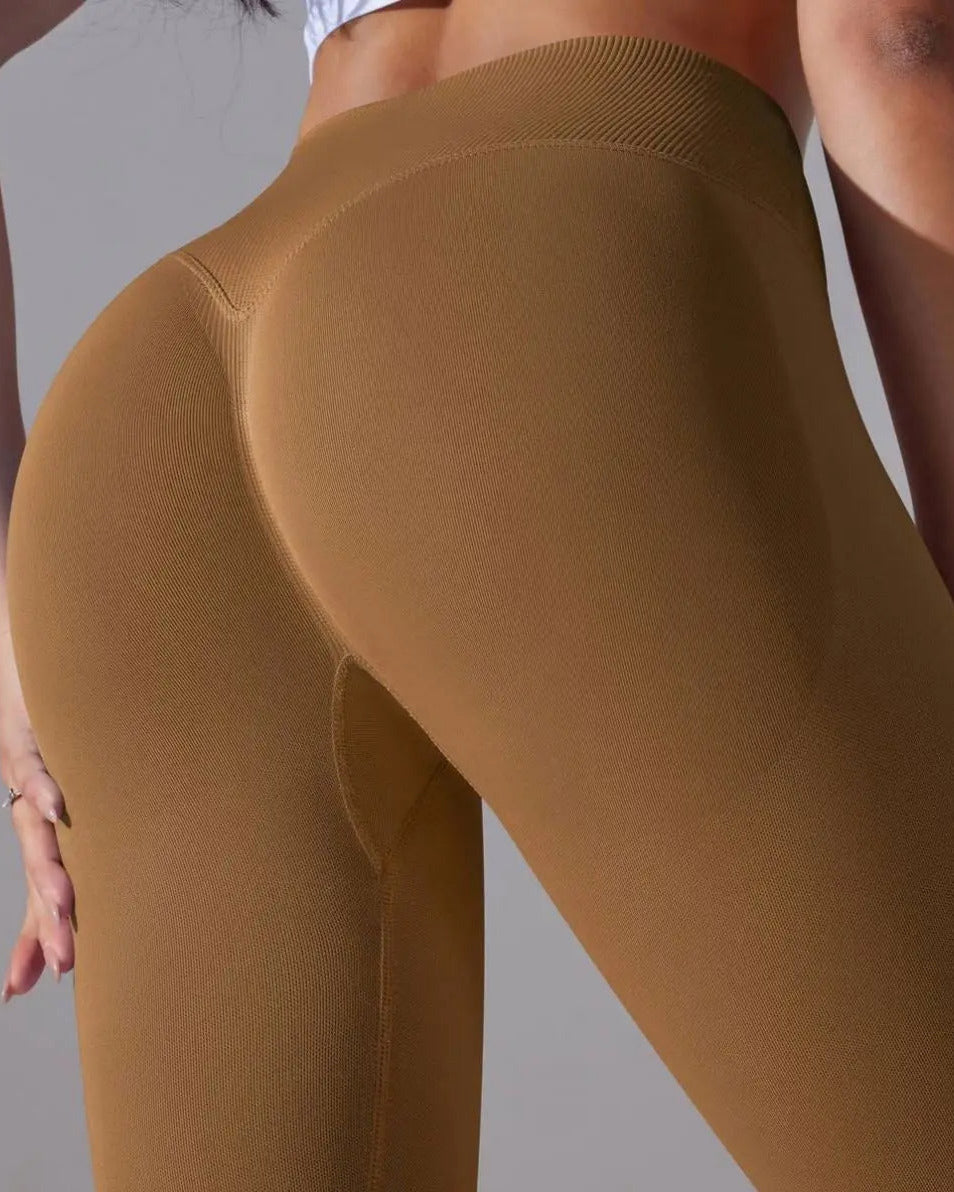 Signature V-Waist Scrunch Leggings vrshAMBITION