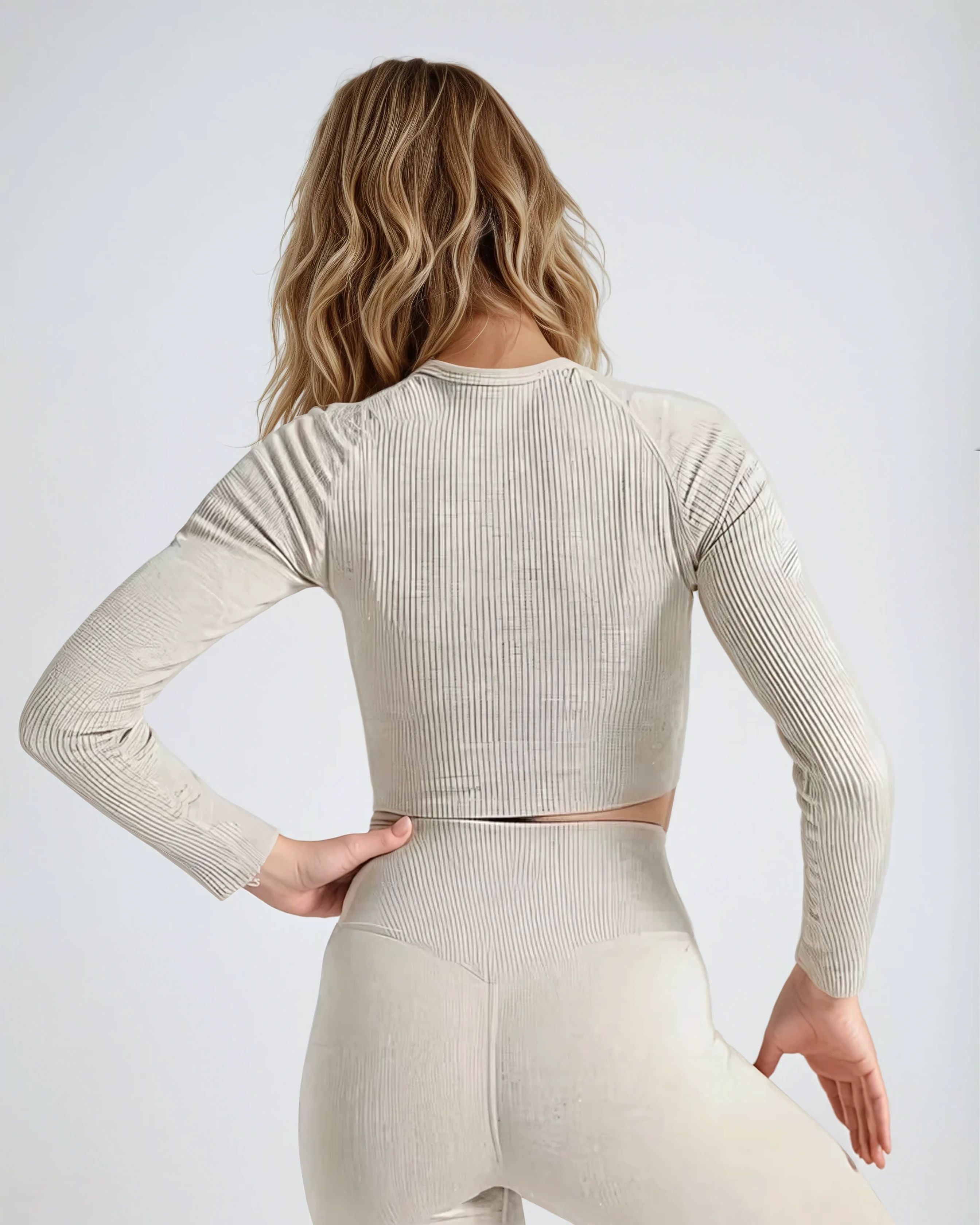 Seamless Rib Long Sleeve Crop Top vrshWOMENS