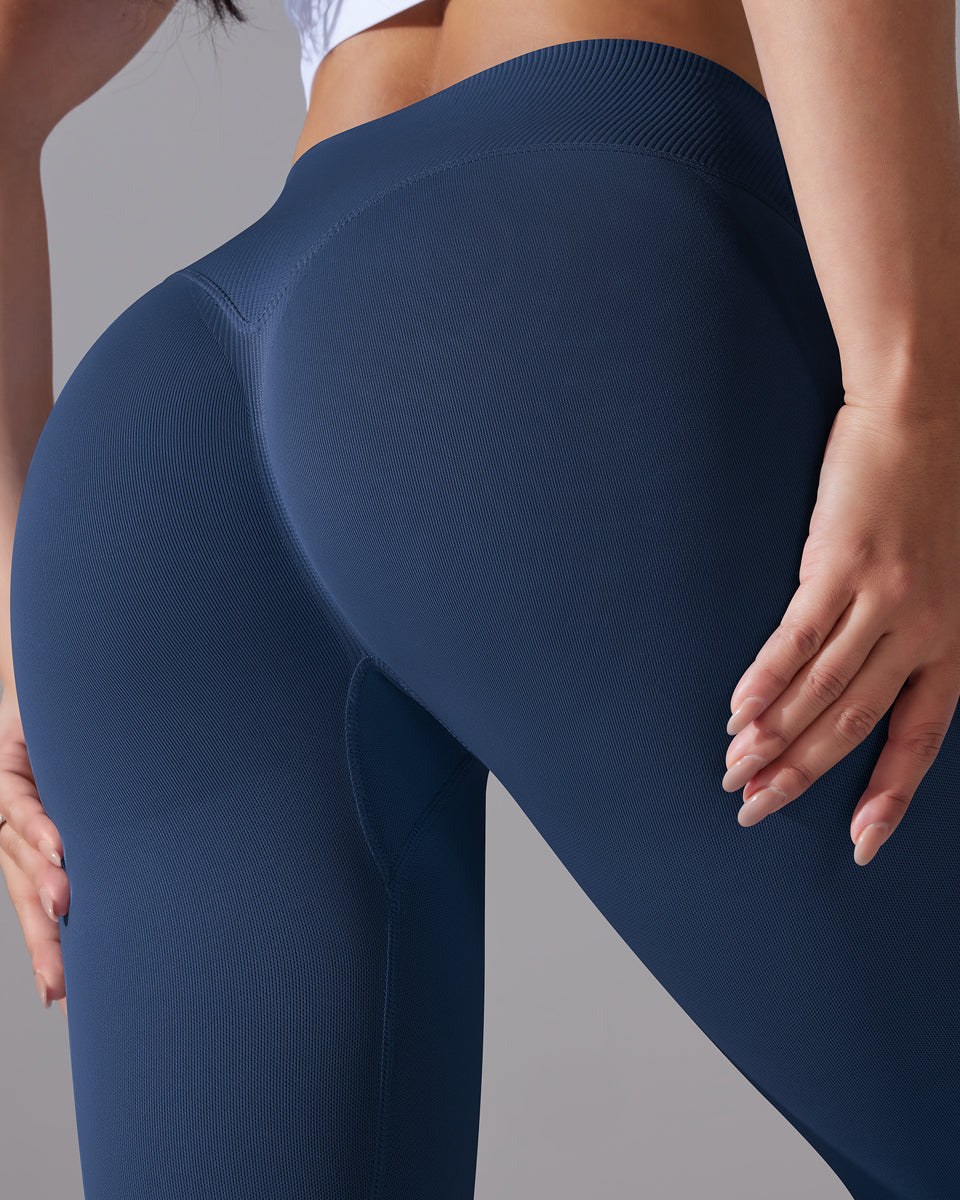 Signature V-Waist Scrunch Leggings vrshAMBITION