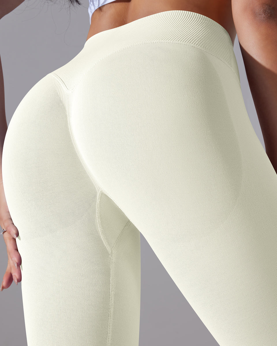 Signature V-Waist Scrunch Leggings vrshAMBITION