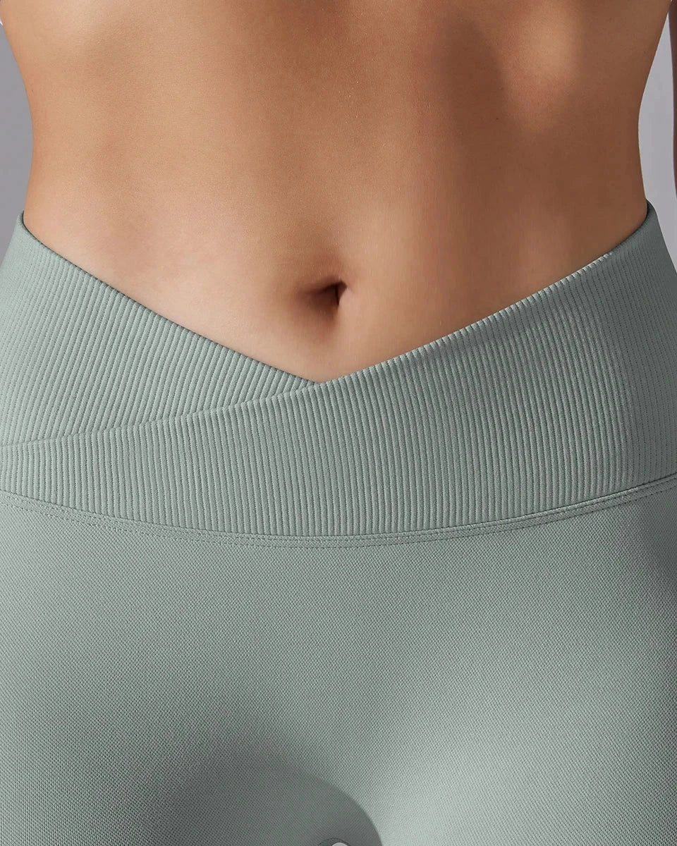 Signature V-Waist Scrunch Leggings vrshAMBITION