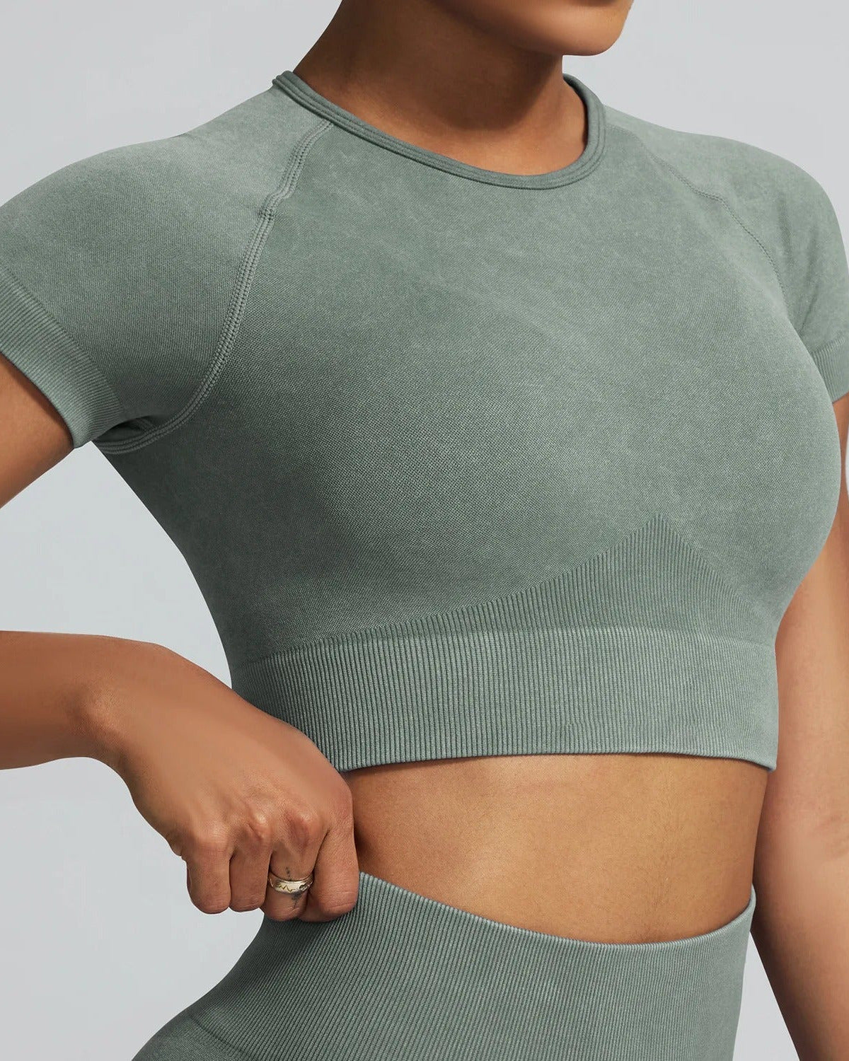 Pulse Seamless Crop Top vrshWOMENS